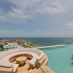 New Panoramic View, Infinite Pool/Historic Center